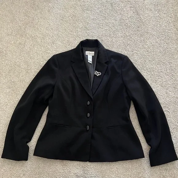 Chic Minimalist Liz Claiborne Black Blazer with Butterfly Rhinestone Brooch 10P - Picture 4 of 9